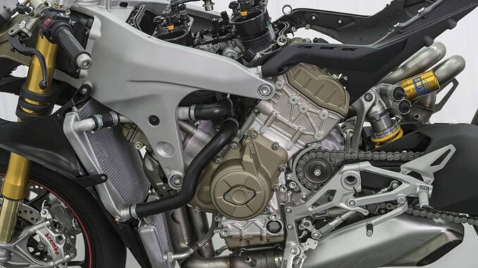 2018-ducati-panigale-v4-s-first-ride
