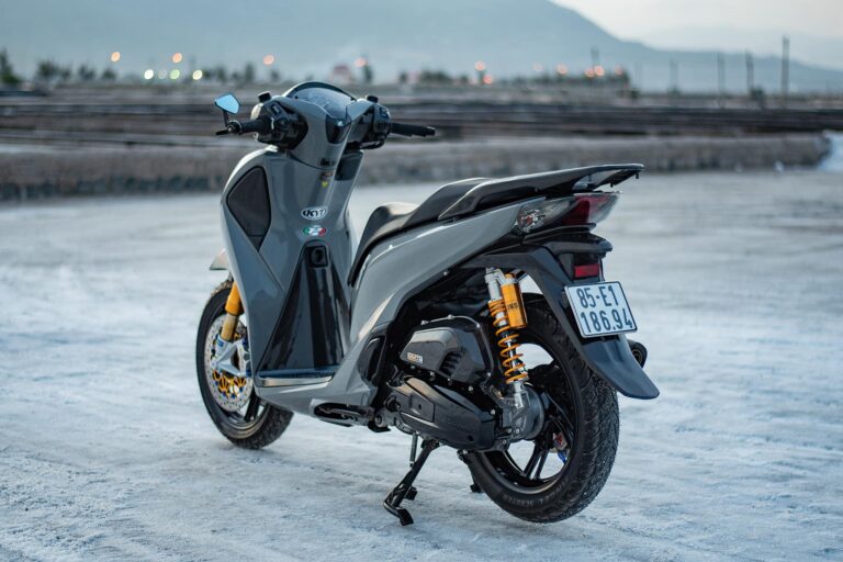 Ngắm nhìn Honda SH150i độ dàn chân khủng của Ducati | CHAYXE.VN