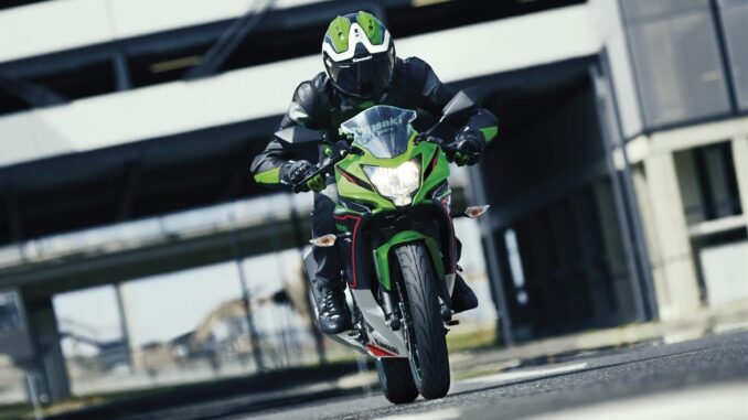 2022-Kawasaki-Ninja-125-2022-ra-mat-chayxe-vn (7)