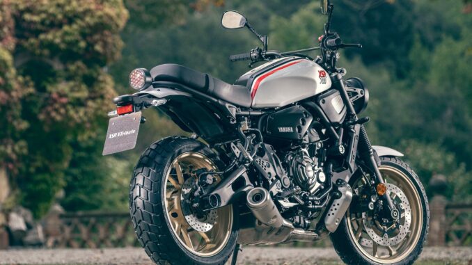 Can canh Yamaha XSR700 XTribute 2022 chay xe vn