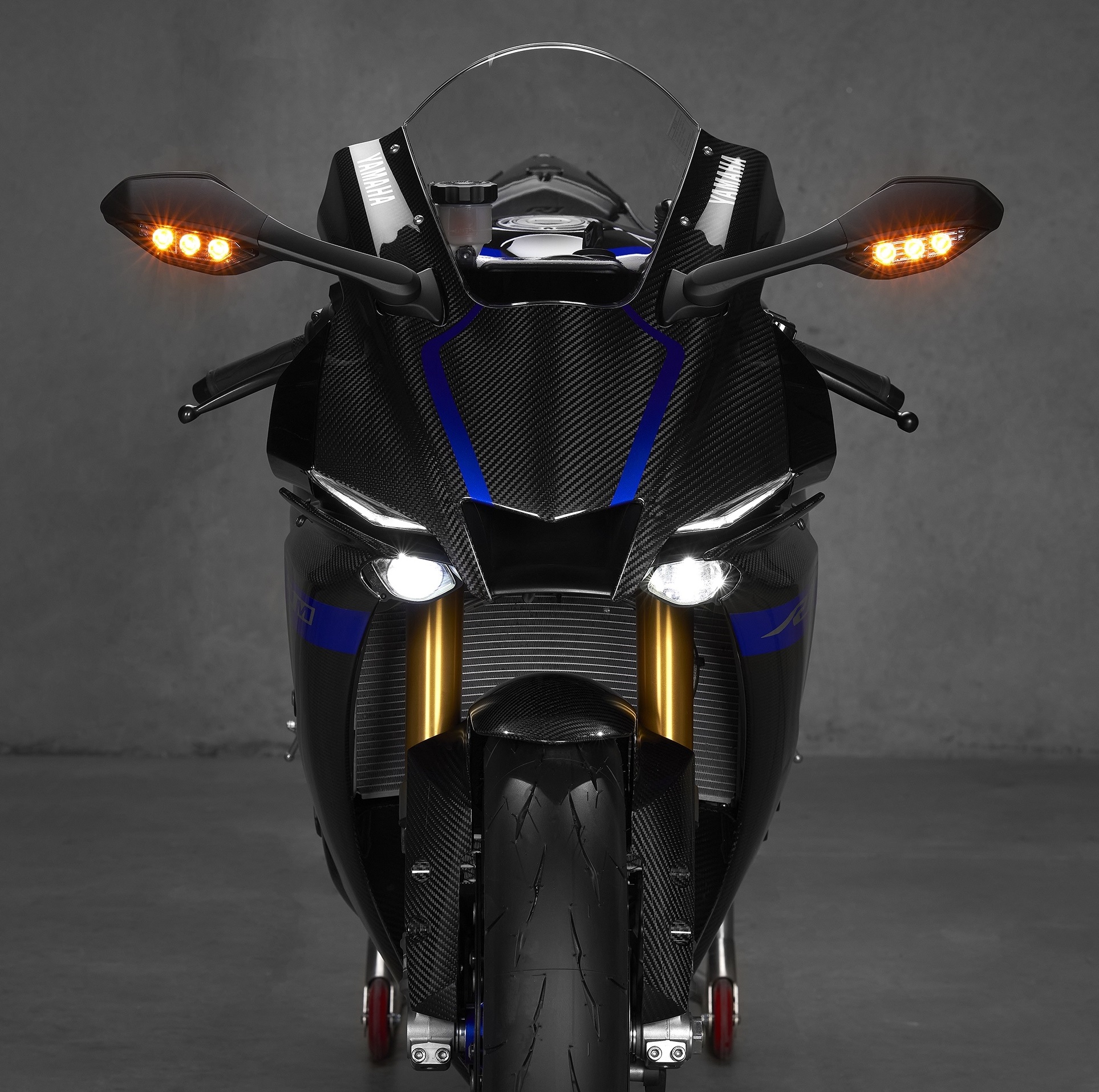 Yamaha giới thiệu YZF-R1 2015 và bản chạy track R1M
