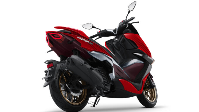 malaguti-madison-150-cuc-ngau-ra-mat-doi-thu-honda-pcx-chayxe-vn (10)